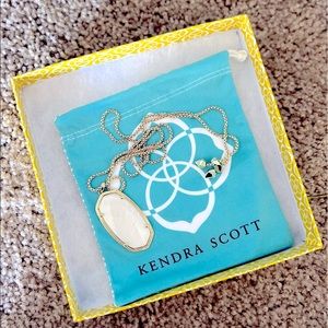 NWOT Kendra Scott gold lariat pendant necklace
